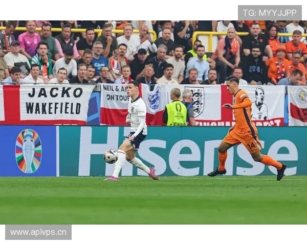 博努奇与范戴克：中卫出球重心由后场推进转向体系策动