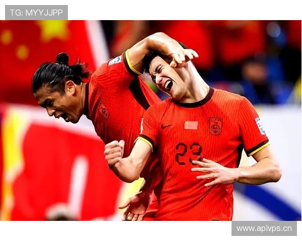 张玉宁今天穿得也太普通了，跟场上大杀器判若两人吧？