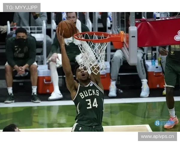 布里奇斯挡拆拉开内线制造空位三分，较上季更具威胁